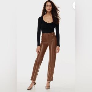 ARITZIA / BROWN FAUX LEATHER PANTS / SIZE 6
